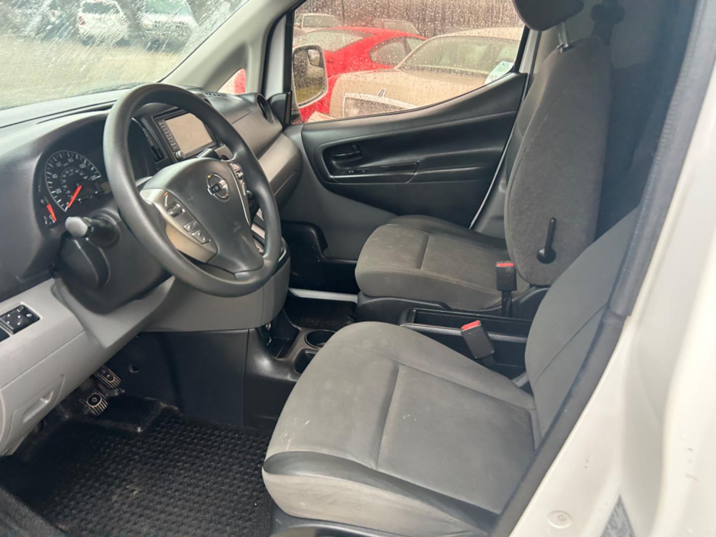 2020 White Nissan NV200 (3N6CM0KN7LK) , located at 1687 Business 35 S, New Braunfels, TX, 78130, (830) 625-7159, 29.655487, -98.051491 - Photo#5